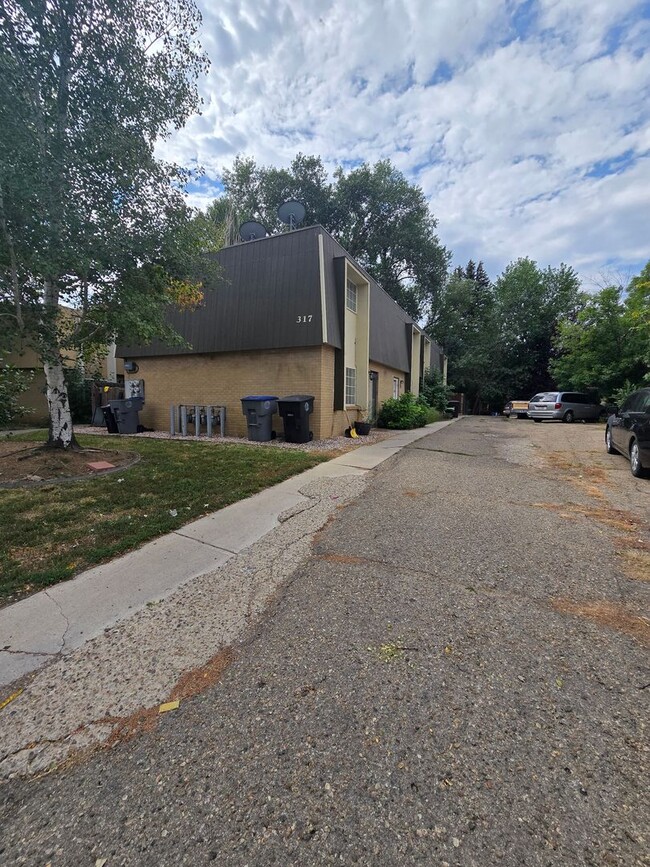 Building Photo - 2 Bedroom 1.5 Bath in Longmont, CO! Rental