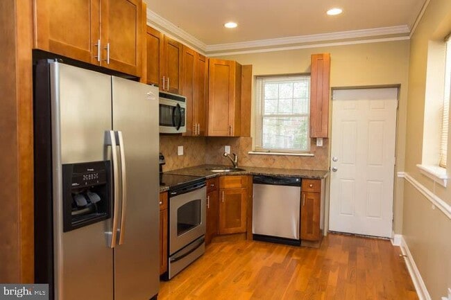 Building Photo - 2034 Tasker St Rental