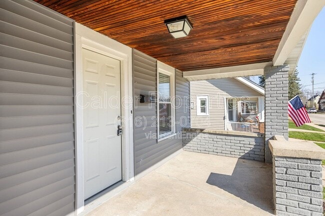 Photo - 1635 Cleveland Ave SW