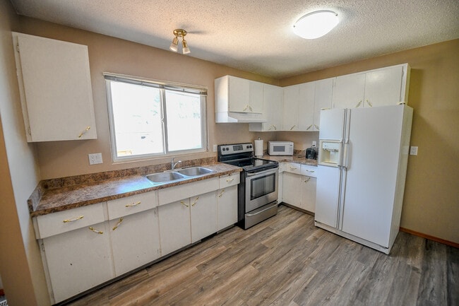 Photo - 9704-9118 118 Ave