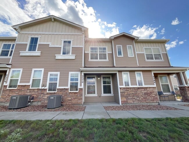 3 Bedroom Townhome Available Near Constitu... - 3 Bedroom Townhome Available Near Constitu...