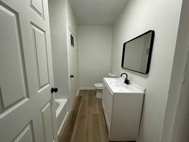 Building Photo - 219 Huston St Unit 2