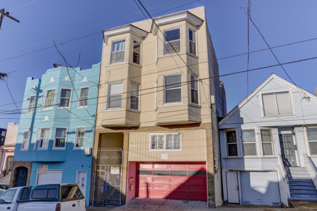 Building Photo - 435 Brazil Ave Rental