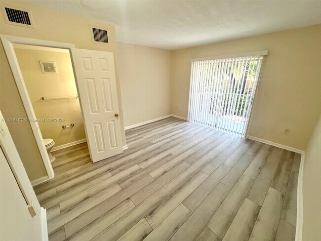 Photo - 7626 NE 6th Ct Unit 7