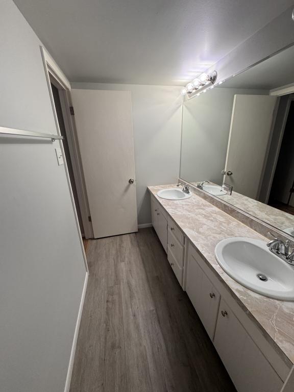 Photo - 2306 Holiday Ter