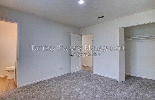6 Parkridge Dr