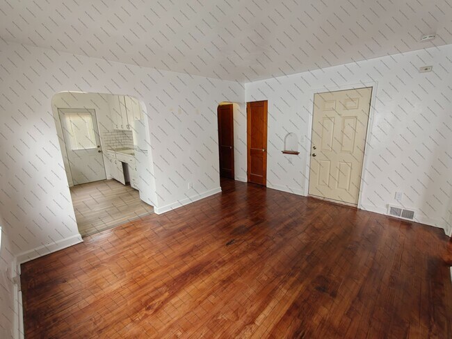 Photo - 417 W 14th St Unidad 2