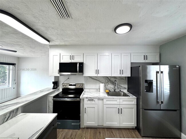 Photo - 540 NE 61st St