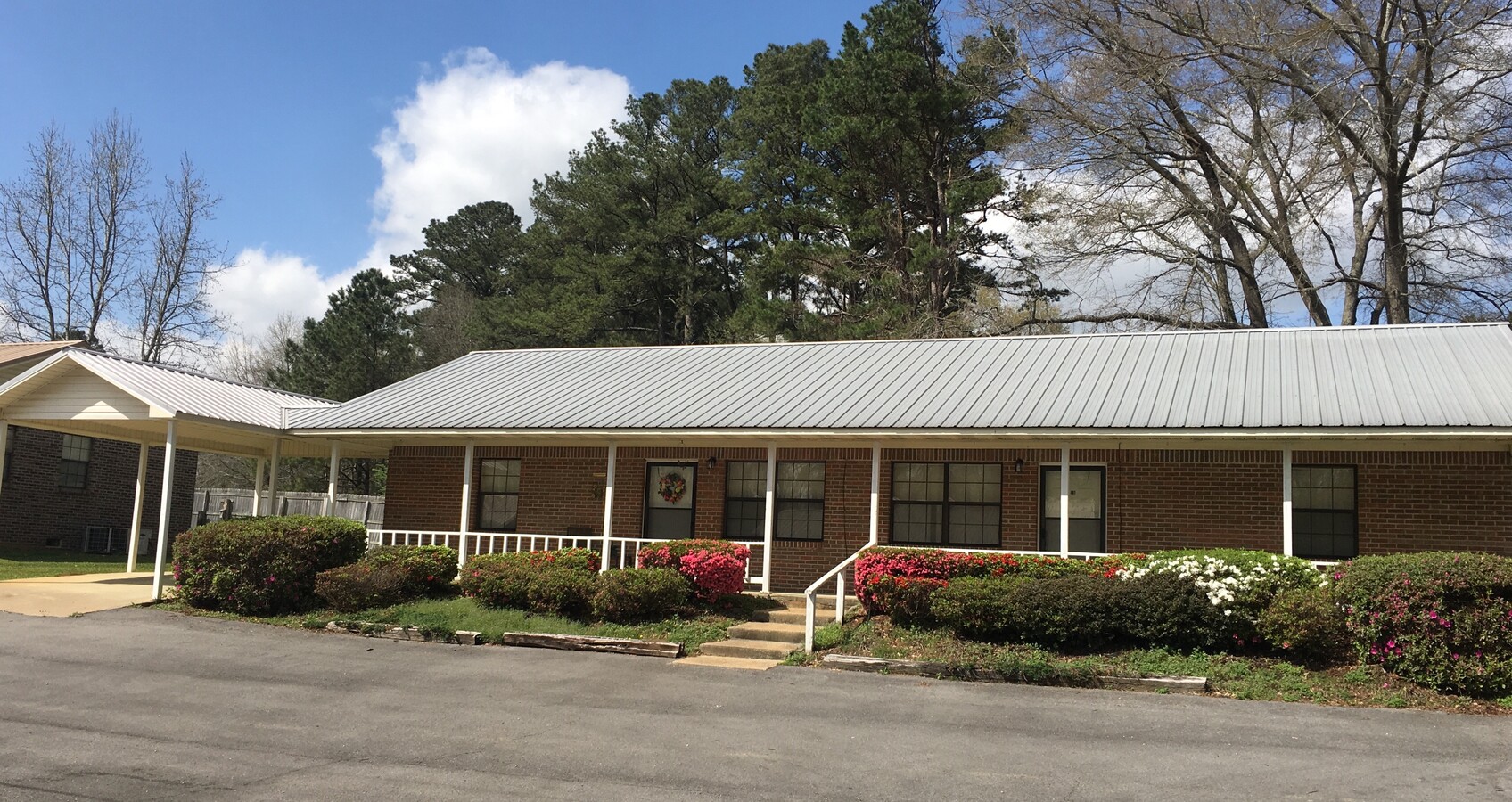 *Representation, not actual unit. - 511 Banks Rd Apartments Unit 390B