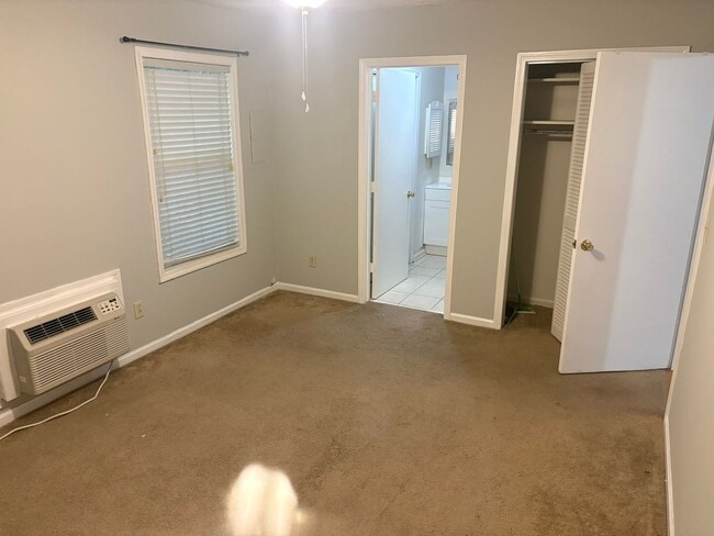 Photo - One Bedroom Condo for Rent – Mallard Creek...