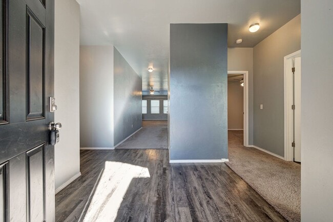 Photo - Gorgeous 4 Bed 2 Bath Home in Heart Of Mustang!!