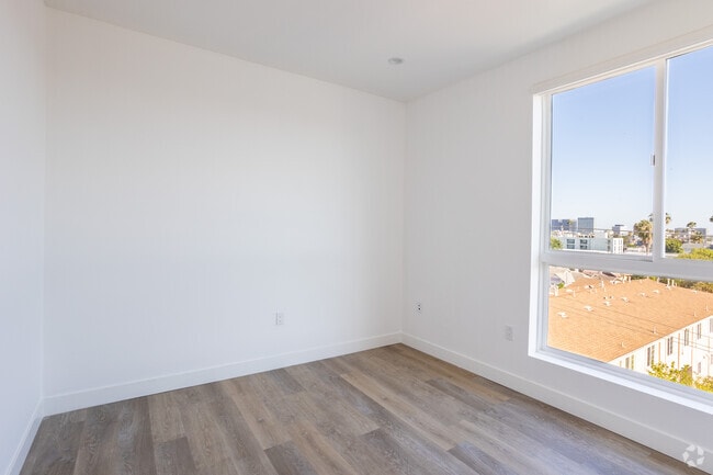 2BR, 2BA Bedroom