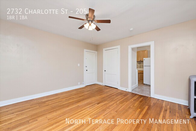 Photo - Charming, VINTAGE 1BR with Balcony - Close... Unidad 205