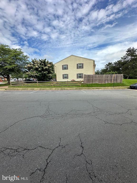 Photo - 8658 Woodhue Ct
