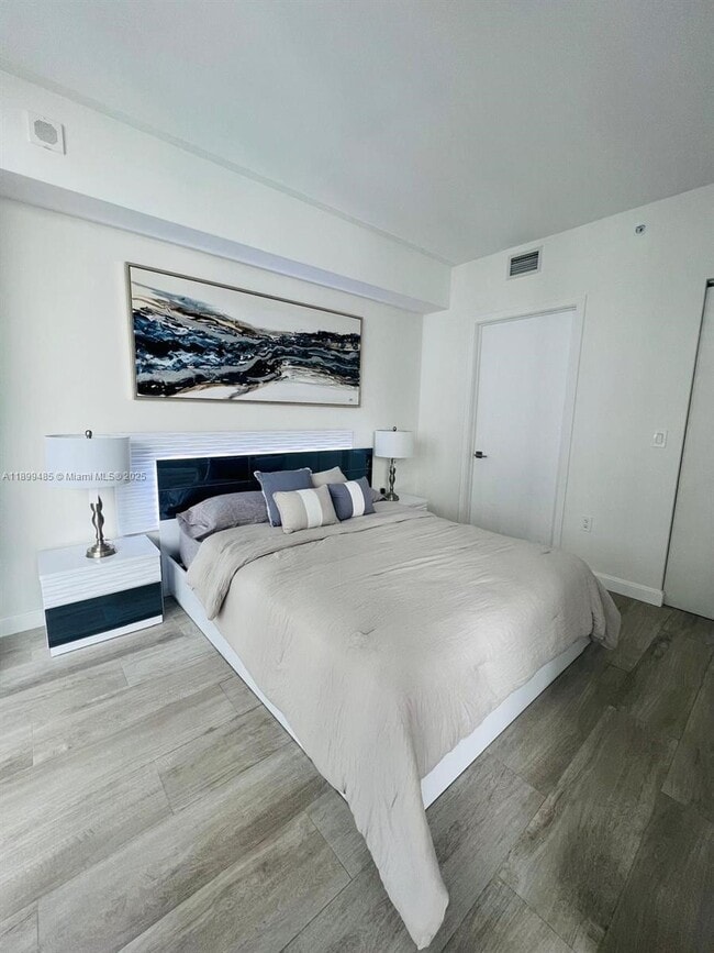 Photo - 55 SW 9th St Unidad 3308