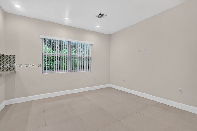 Photo - 12800 NE 11th Ave Unit 3