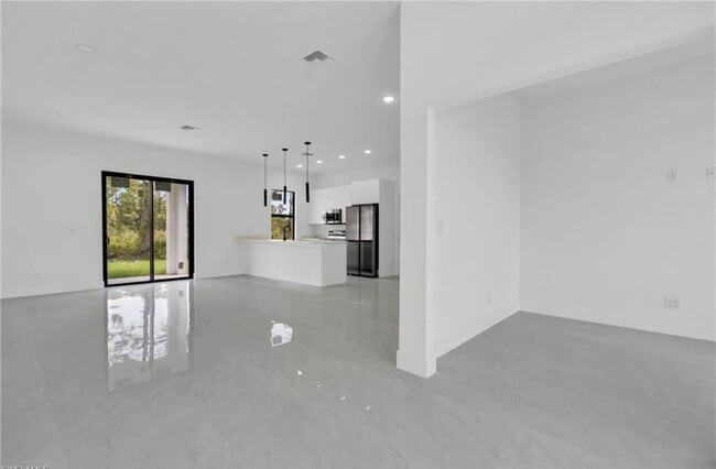Photo - 406 W 11th St