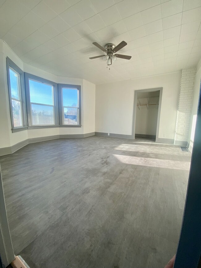 Maestro BR - 2502 E Hartson Ave Unidad 1