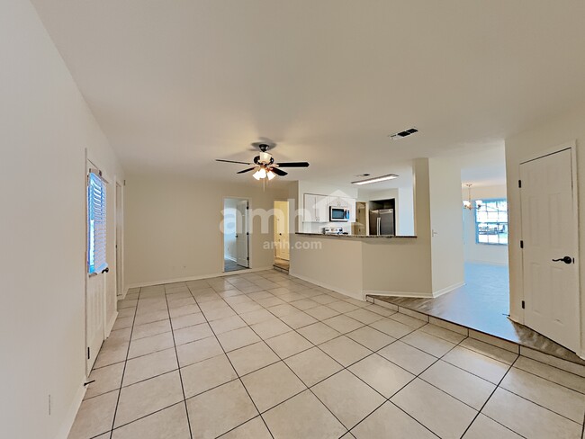 Photo - 1694 Ashwood Cir