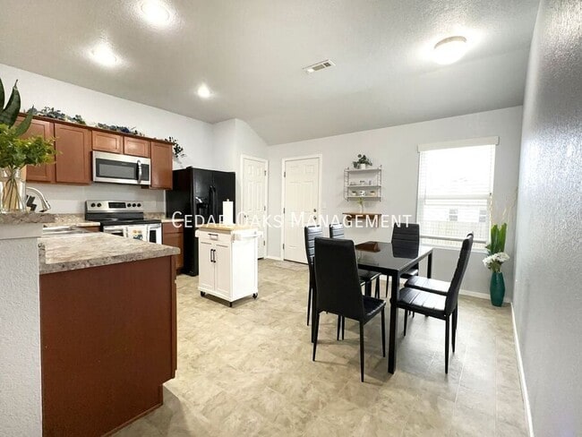 Photo - 2389 Wyandotte Ave