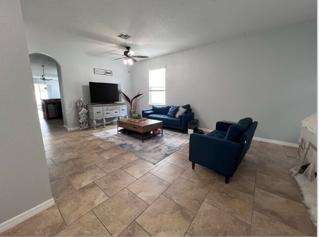 1469 Shorewood Dr