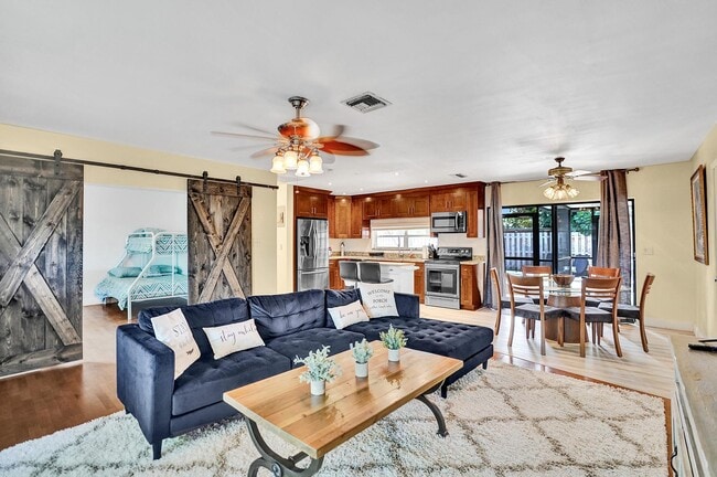 Photo - 2620 NE 19th St