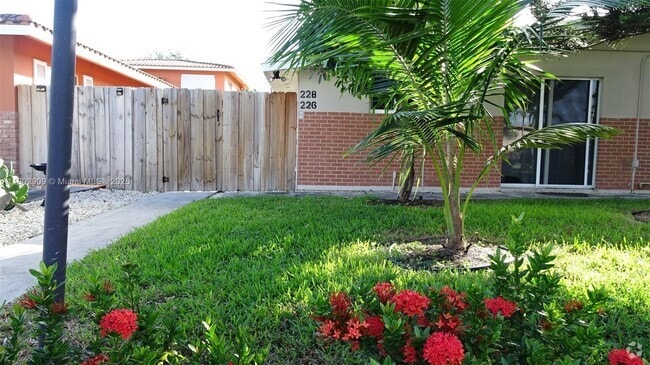 Building Photo - 226 NE 25th Ave Unit 2 Rental