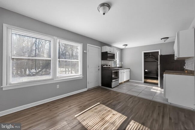 Building Photo - 17 Bonnie Ln