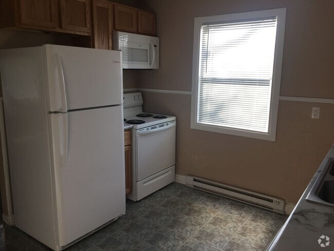 Building Photo - $1000 - 2 Bedroom 1 Bath Duplex - Newly Re... Rental