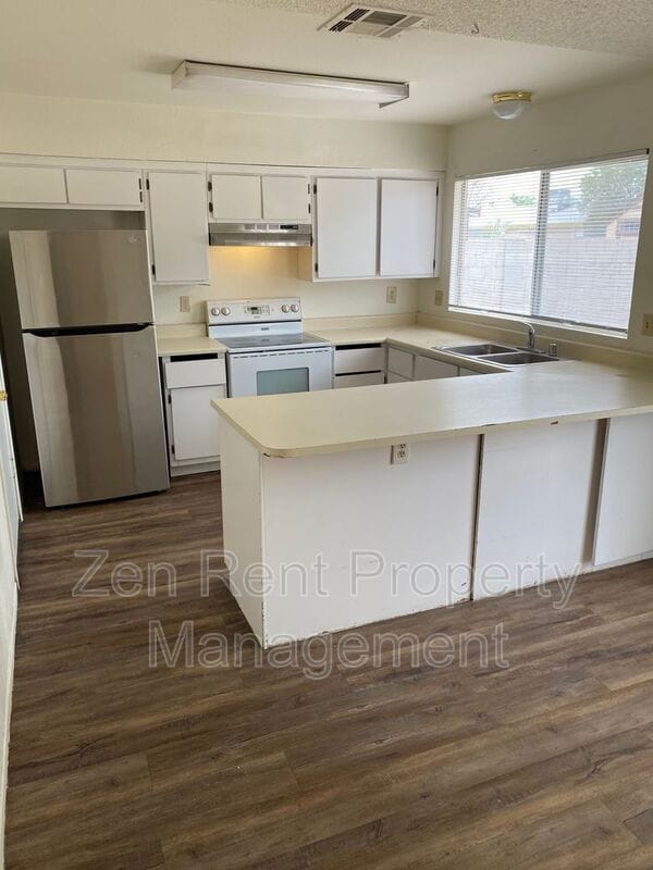 Photo - 5233 W Altadena Ave