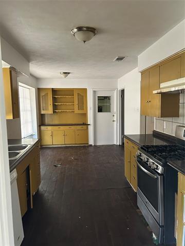 Building Photo - 102 W Woodbury Dr Rental