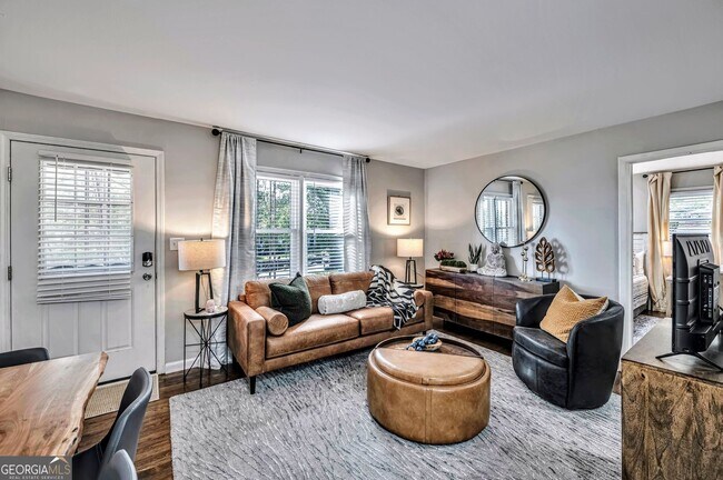 Photo - 2858 Rosehill St