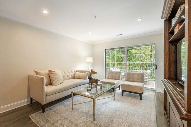 Photo - 141 Riveredge Dr