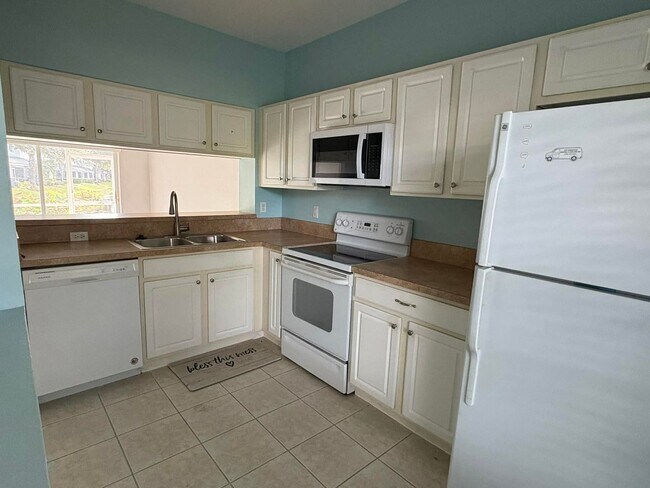Photo - 2/2.5 Townhome in Fort Myers for Rent