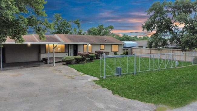 Photo - 6410 Storey Dr House