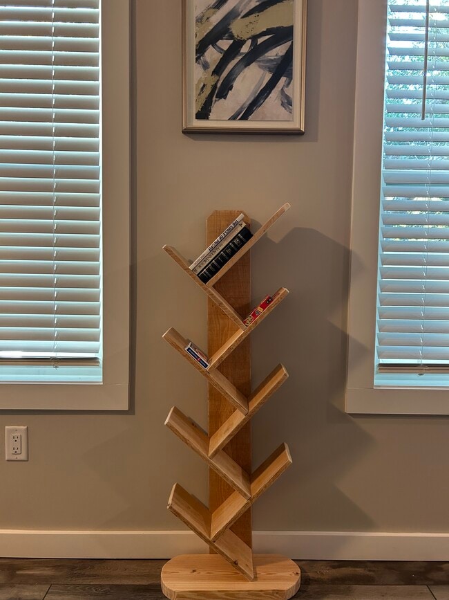 Photo - 617 E 3rd St