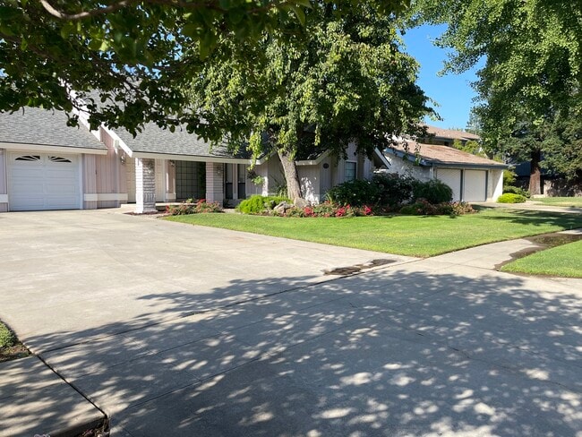 179 W Quincy Ave