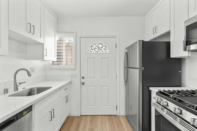 Photo - 11110 Charnock Rd