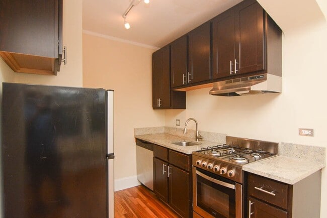 Photo - 4742 N Hermitage Unit 603