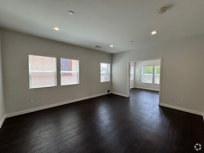 Building Photo - 374 41st St Unit 4 Rental
