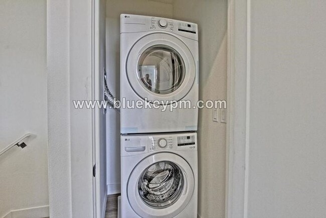 Photo - 1526-B: 2 Bed, 2.5 Bathroom Townhome with ...