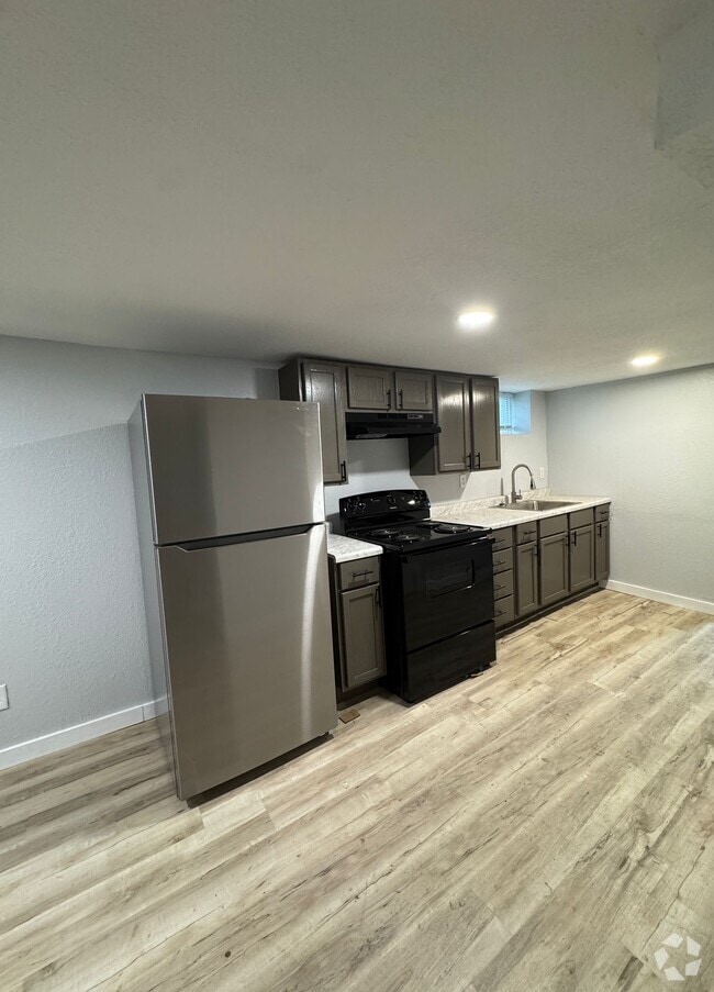 Building Photo - 1053 Huey St Rental