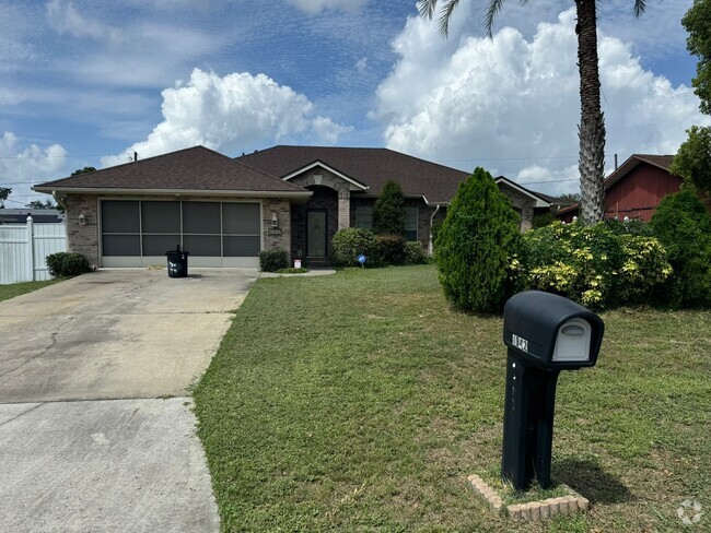 Building Photo - 1942 Greenview Dr Rental