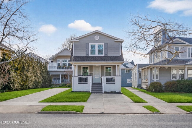 Photo - 211 Lareine Ave