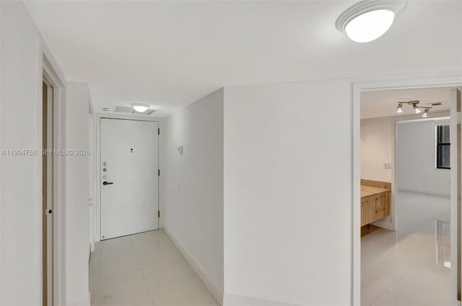 Photo - 2333 Brickell Ave Unidad 305