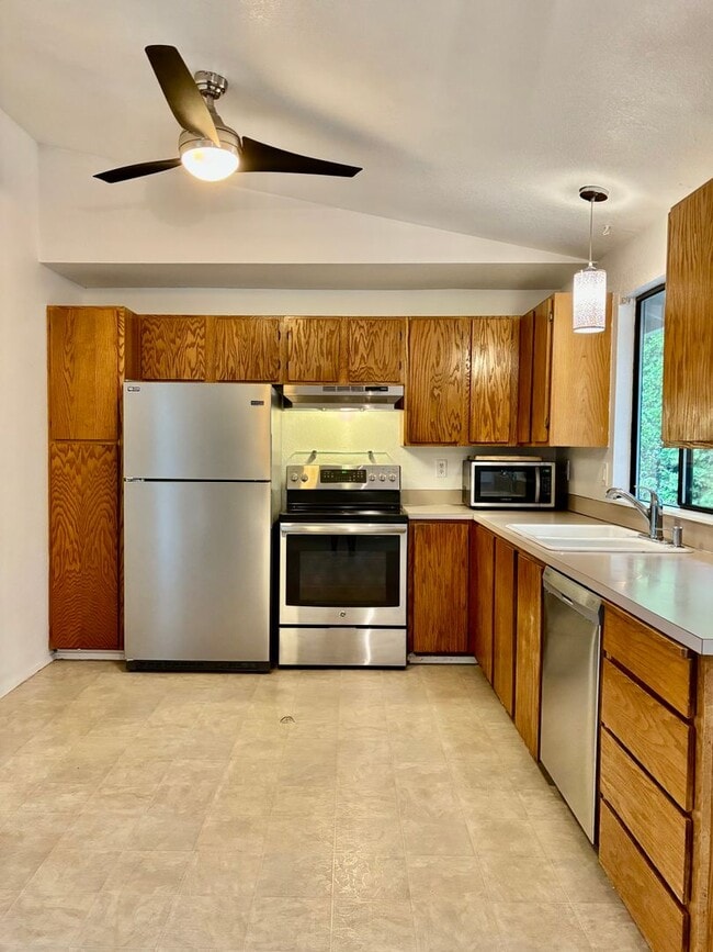 Photo - 3 Bed / 2 Bath Kirkland-Finn Hill rambler $3,395/month