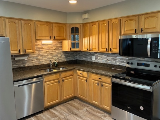 Kitchen - 1708 W Belle Plaine Ave Townhome