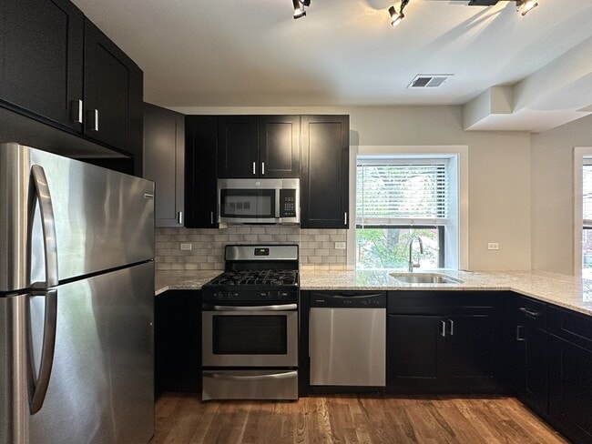 Photo - 2217 W Eastwood Ave Unit J03P