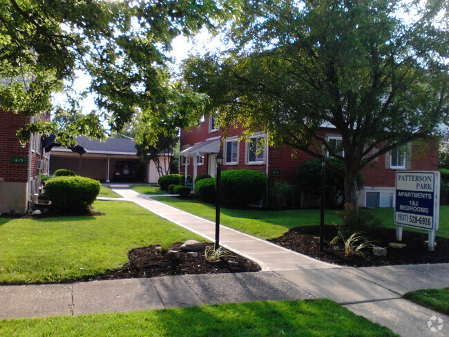 Building Photo - UPDATED 2 BEDROOM WITH  HOOKUP FOR STACK-A... Unit 610-6 Rental