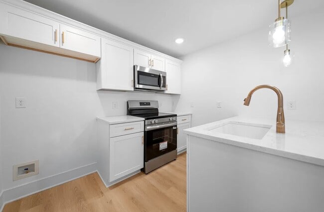 Photo - 2115 Carter St